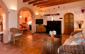 TV, DVD player - Awesome home in Manacor with private swimming pool, can be inside or outside (Manacor)