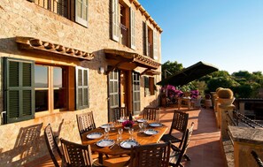 Outdoor dining - Awesome home in Manacor with private swimming pool, can be inside or outside (Manacor)