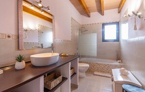 Shower, hair dryer - Amazing home in Arta with private swimming pool, can be inside or outside (Arta)