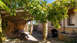 Outdoor dining - Gorgeous home in Sencelles with private swimming pool, can be inside or outside (Sencelles)