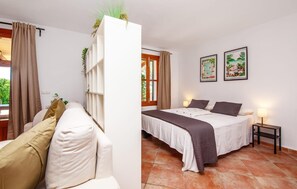 1 bedroom, iron/ironing board, travel cot, free WiFi - Stunning home in Ses Salines (Ses Salines)