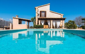 Pool - Nice home in Can Picafort with private swimming pool, can be inside or outside (Can Picafort)
