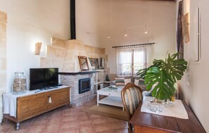 TV, DVD player, ping pong - Nice home in Can Picafort with private swimming pool, can be inside or outside (Can Picafort)