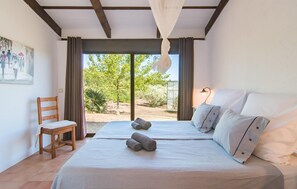 5 bedrooms, iron/ironing board, travel cot, free WiFi - Gorgeous home in Arta with private swimming pool, can be inside or outside (Arta)