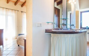 4 bedrooms, in-room safe, travel cot, free WiFi - Nice home in Sa Coma with private swimming pool, can be inside or outside (Sa Coma)