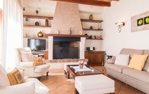 TV, DVD player - Nice home in Sa Coma with private swimming pool, can be inside or outside (Sa Coma)
