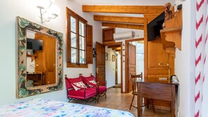 Room - Amazing home in Consell with private swimming pool, can be inside or outside (Consell)