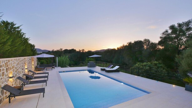A rooftop swimming pool with lounge chairs and a stone wall. - Nice home in Arta with private swimming pool, can be inside or outside (Arta)