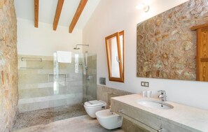 Douche, sèche-cheveux