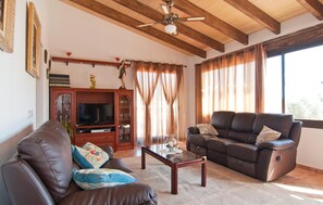 TV, DVD player - Beautiful home in Ariany with private swimming pool, can be inside or outside (Ariany)