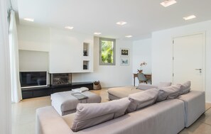 TV, DVD player, ping pong - Awesome home in Port Verd with sauna (Port Verd)