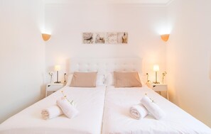 3 slaapkamers, een strijkplank/strijkijzer, reisbedje, gratis wifi