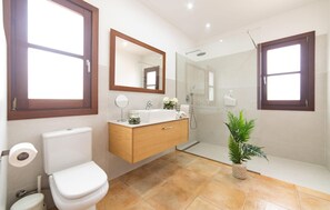 Shower, hair dryer - Amazing home in Arta with private swimming pool, can be inside or outside (Arta)