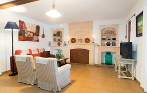 TV - Awesome home in Arta with private swimming pool, can be inside or outside (Arta)