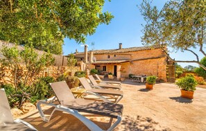 Terrace/patio - Gorgeous home in Llucmajor with private swimming pool, can be inside or outside (Llucmajor)
