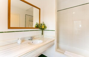 Shower, hair dryer - Luxurious home in Porto Cristo (Porto Cristo)