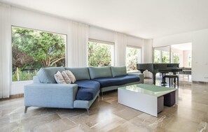 TV, DVD player - Lovely home in Port Verd with private swimming pool, can be inside or outside (Port Verd)