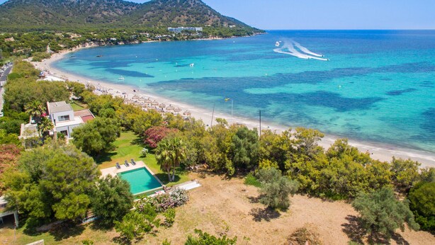 A coastal property with a swimming pool, beach access, and a view of the sea. - Lovely home in Port Verd with private swimming pool, can be inside or outside (Port Verd)