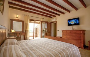 5 bedrooms, in-room safe, iron/ironing board, travel cot - Beautiful home in Cas Concos des Cavalle (Cas Concos des Cavalle)
