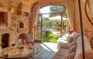 TV, DVD player - Beautiful home in Cas Concos des Cavalle (Cas Concos des Cavalle)