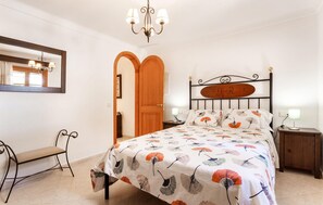 3 chambres, fer et planche à repasser, lit parapluie, Wi-Fi gratuit