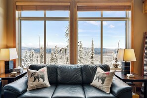 Deluxe Condo, Mountain View, Slope side | Living area | 1-inch Smart TV with cable channels - Blackrock 6 (Beaverdell)