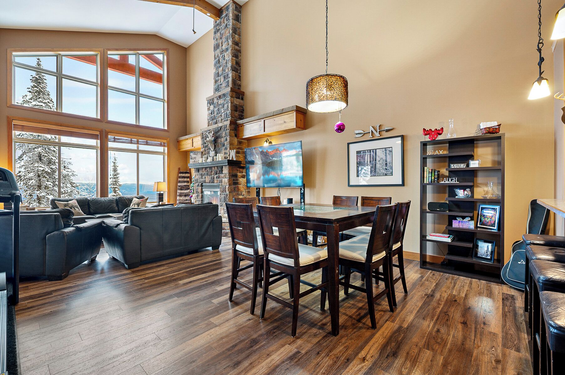 Condo luxo, vista para a montanha, ao lado da pista de esqui | Parte interna