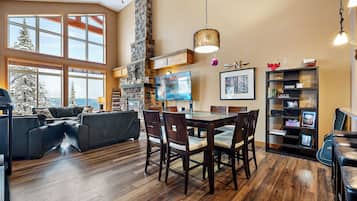 Kondo Deluks, pemandangan gunung, tepi tebing | Interior