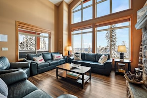Living area - Blackrock 6 (Beaverdell)
