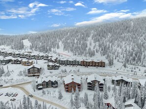 Apartamento Deluxe, vistas a la montaña, junto a la pista de esquí | Exterior