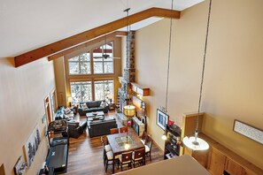 Deluxe Condo, Mountain View, Slope side | Living area | 1-inch Smart TV with cable channels - Blackrock 6 (Beaverdell)