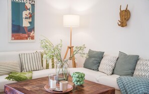 Smart TV, ping pong - Cozy home in Porto Cristo with private swimming pool, can be inside or outside (Porto Cristo)