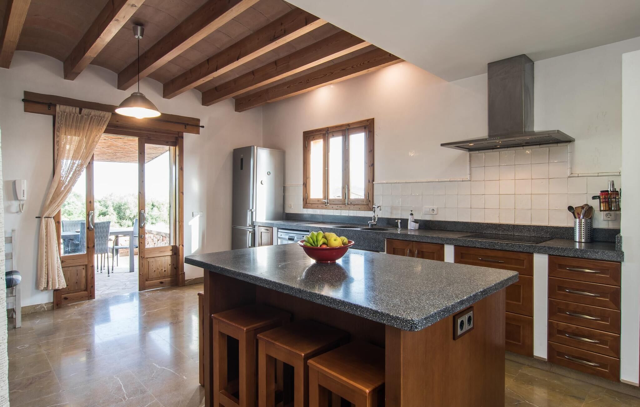 Réfrigérateur, four, plaque de cuisson, lave-vaisselle