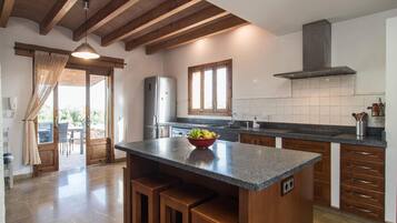 Réfrigérateur, four, plaque de cuisson, lave-vaisselle