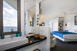 5 Schlafzimmer, Zimmersafe, Bügeleisen/Bügelbrett, Reisekinderbett