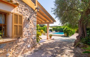 Pool - Lovely home in Buger with private swimming pool, can be inside or outside (Buger)
