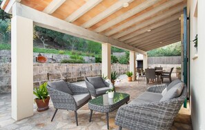 Outdoor dining - Cozy home in Santa Margalida (Santa Margalida)