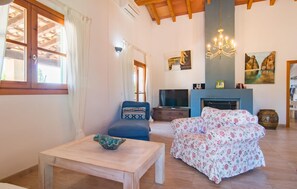 TV, DVD player - Lovely home in Manacor with private swimming pool, can be inside or outside (Manacor)