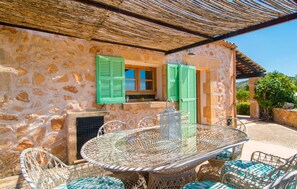 Outdoor dining - Lovely home in Manacor with private swimming pool, can be inside or outside (Manacor)