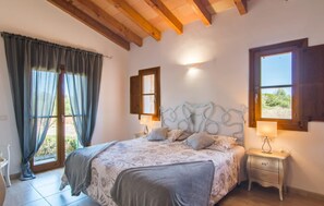 3 bedrooms, in-room safe, iron/ironing board, free WiFi - Lovely home in Manacor with private swimming pool, can be inside or outside (Manacor)