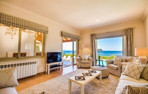 TV, DVD player - Awesome home in Betlem with private swimming pool, can be inside or outside (Betlem)