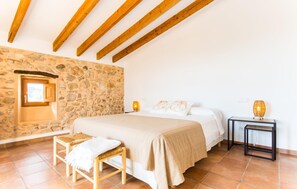 5 bedrooms, in-room safe, iron/ironing board, travel cot - Gorgeous home in Son Servera (Son Servera)