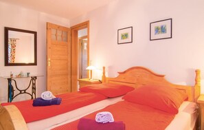 3 chambres, fer et planche à repasser, lit parapluie, Wi-Fi gratuit