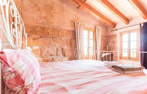 3 bedrooms, iron/ironing board, travel cot, free WiFi - Sa Vinyassa Des Comte (Santa Margalida)
