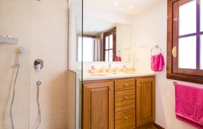 Shower, hair dryer - Stunning home in Andratx with private swimming pool, can be inside or outside (Andratx)
