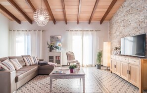 TV, fireplace, DVD player - Beautiful home in Ses Salines (Ses Salines)