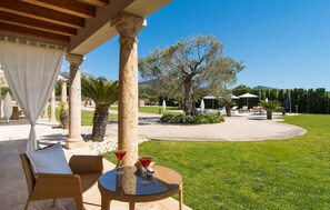 Outdoor dining - Cozy home in Selva with private swimming pool, can be inside or outside (Selva)