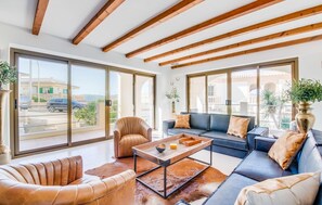 Smart TV, DVD player - Cozy home in Cala Ratjada with private swimming pool, can be inside or outside (Cala Ratjada)
