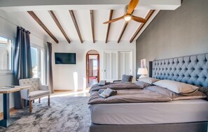 4 chambres, coffre-fort, fer et planche à repasser, lit de bébé portatif