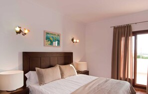4 bedrooms, in-room safe, iron/ironing board, travel cot - Lovely home in Muro with private swimming pool, can be inside or outside (Muro)